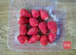 Illustration of how to make frozen strawberries 6