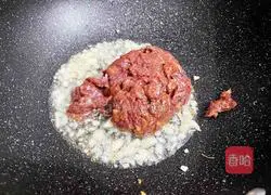 Illustration of how to make beef fried pasta 8