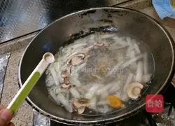 Winter Melon, Shrimp Skin, Steak and Mushroom Soup Recipe Illustration 5