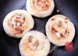 Illustration of how to make crispy plum and vegetable sesame cakes 19