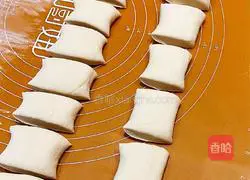 Illustration of how to make minced pork and cowpea buns 8