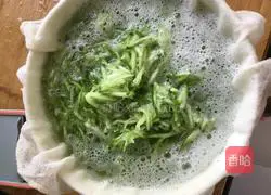 Illustration of how to make cucumber dumplings 5