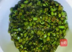 Illustration of making braised beans and noodles 2