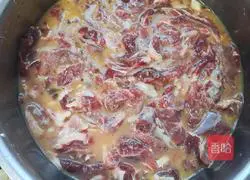 Illustration of how to make beef mushroom soup 5 