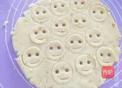 Illustration of how to make smiley potato pancakes 7