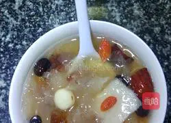 Illustration of how to make Peach Gum, Lotus Seed and Tremella Soup 8