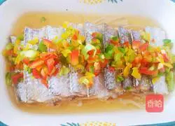 Illustration of how to use golden needle ribbons to welcome the New Year 9