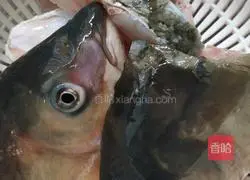  Illustration of how to make fragrant fish head soup 1