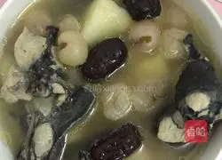 Illustration of how to make black-bone chicken, longan and red date soup 6