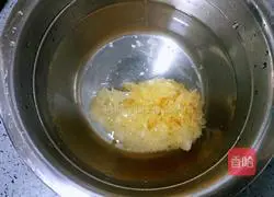 Illustration of how to make Tremella, Lotus Seed and Red Date Soup 2