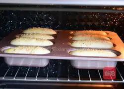 Illustration of how to make hot dog buns 9