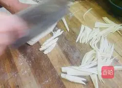 Illustration of how to make kimchi, stir-fried meat and braised willow leaf noodles 2