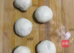 Illustration of how to make hand-torn biscuits 11