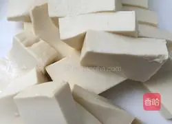 How to make loofah, preserved egg and tofu soup Illustration 2