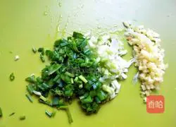 Illustration of how to make fungus and vegetable meatball soup 2