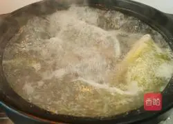 Illustration of how to make chicken soup with colorful mushrooms 8