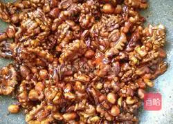 Illustration of how to make caramel walnuts 6