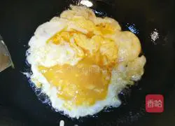 Illustration of making fish-flavored eggs 3