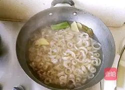 Illustration of how to make pork skin jelly 8