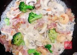 Cream Mushroom Seafood Pasta Recipe Illustration 14