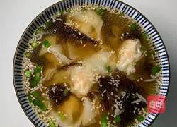 Illustration of how to make shrimp wontons that are so delicious that there is no soup left