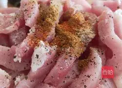 Illustration of how to make fried crispy pork 1