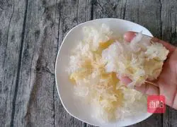 Peach Gum Lotus Seed Tremella Soup (Beauty and Beauty) Recipe Illustration 5