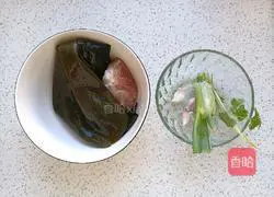 Illustration of how to make kelp and meat slices soup 1
