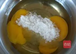 Illustration of how to make homemade egg rolls 4