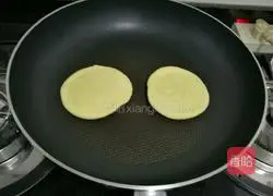 Illustration of how to make pancakes 7