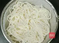 Mushroom meat sauce Illustration of how to make noodles 4