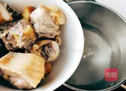 Illustration of how to make braised chicken with cattail sprouts 6