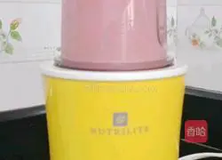 Strawberry Banana Milkshake Recipe Illustration 8