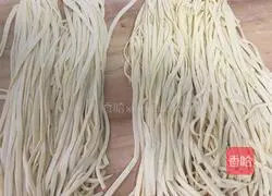 Hand-rolled Illustration of making braised noodles 10
