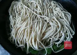 Illustration of how to make braised beans and noodles 5