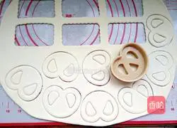 Illustration of making soda crackers 13