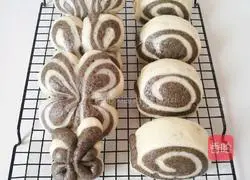 Illustration of how to make black sesame butterfly steamed buns 16