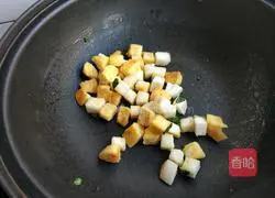 Illustration of how to make fried gold and silver steamed buns 7