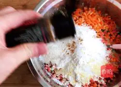 Illustration of how to make pan-fried potato pancakes 10