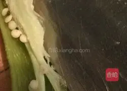 Illustration of how to make ginger preserved eggs 2