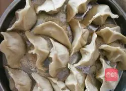 Illustration of how to make cabbage and lotus root dumplings 4