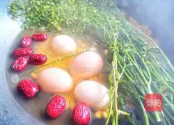 Illustration of how to make boiled eggs with shepherd's purse on the third day of the third lunar month 5