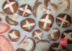 Illustration of how to make crucian carp tofu soup 11