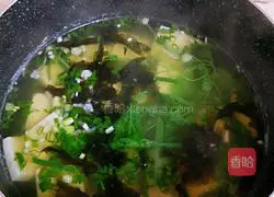 Illustration of how to make asparagus tofu soup 14