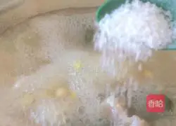 Soybean and Pig Trotter Soup Recipe Illustration 8