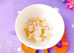 Recipe for pumpkin, red date and lily soup Illustration 3