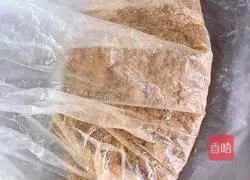 Illustration of how to make fruit yogurt wood bran cup 3