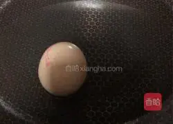 Illustration of how to cook eggs stewed with milk and peach gum 3