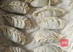 Illustration of how to make willow leaf dumplings 4