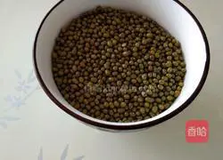 Mung bean and white fungus soup Illustration of how to make soup 1